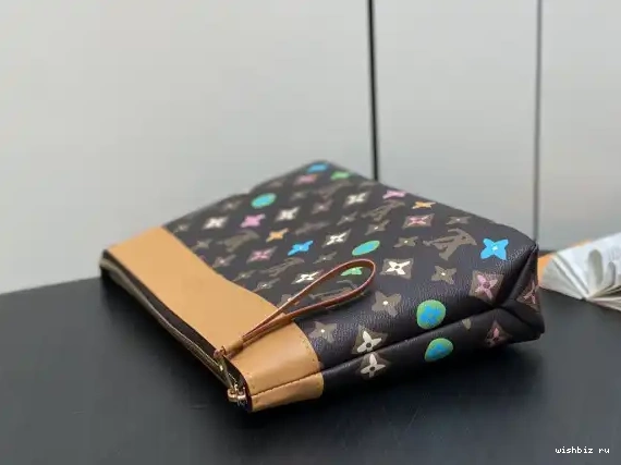 WIS LOUIS SOUPLE-32*21*8CM POCHETTE VOYAGE VUITTON 0531
